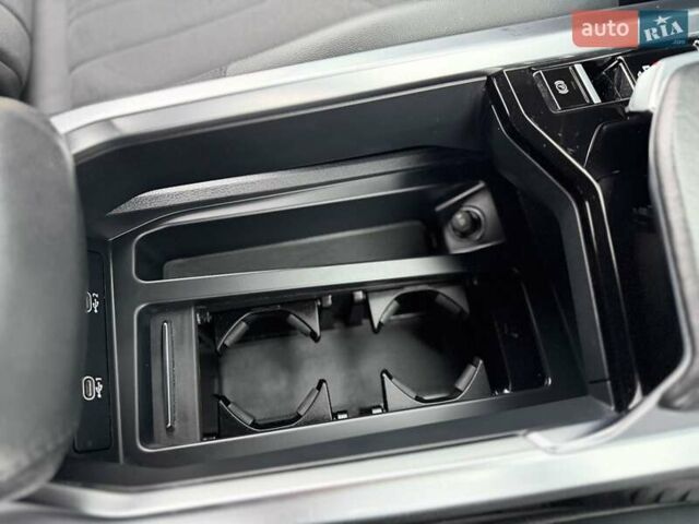 Серый Ауди E-Tron, объемом двигателя 0 л и пробегом 149 тыс. км за 29300 $, фото 58 на Automoto.ua