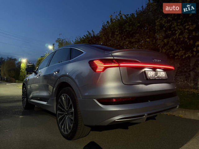 Сірий Ауді E-Tron, об'ємом двигуна 0 л та пробігом 39 тис. км за 39800 $, фото 5 на Automoto.ua