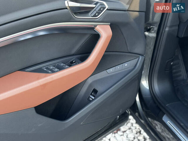 Серый Ауди E-Tron, объемом двигателя 0 л и пробегом 70 тыс. км за 42850 $, фото 28 на Automoto.ua
