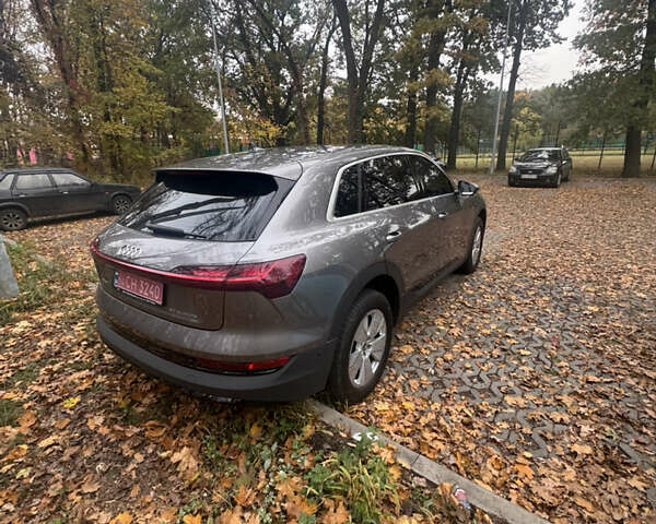 Сірий Ауді E-Tron, об'ємом двигуна 0 л та пробігом 47 тис. км за 28300 $, фото 3 на Automoto.ua