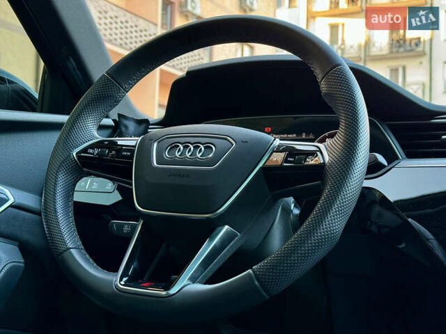Сірий Ауді E-Tron, об'ємом двигуна 0 л та пробігом 47 тис. км за 45000 $, фото 37 на Automoto.ua
