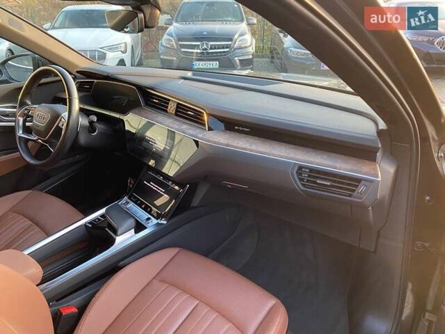 Сірий Ауді E-Tron, об'ємом двигуна 0 л та пробігом 53 тис. км за 29900 $, фото 9 на Automoto.ua