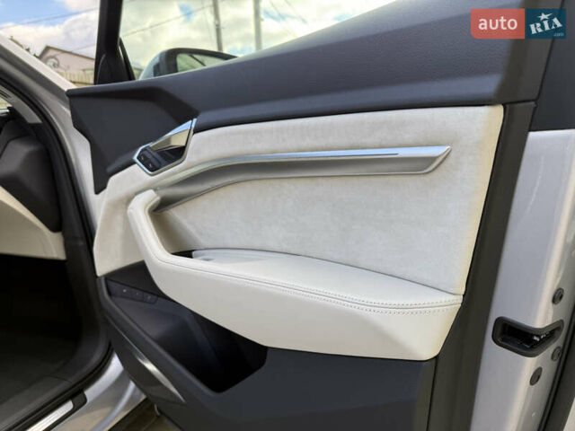 Серый Ауди E-Tron, объемом двигателя 0 л и пробегом 130 тыс. км за 37000 $, фото 88 на Automoto.ua