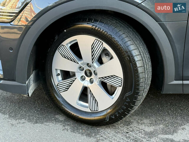 Серый Ауди E-Tron, объемом двигателя 0 л и пробегом 125 тыс. км за 26900 $, фото 8 на Automoto.ua