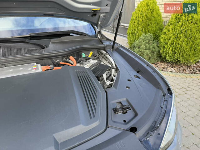 Серый Ауди E-Tron, объемом двигателя 0 л и пробегом 130 тыс. км за 37000 $, фото 128 на Automoto.ua