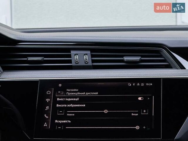 Серый Ауди E-Tron, объемом двигателя 0 л и пробегом 56 тыс. км за 46999 $, фото 99 на Automoto.ua