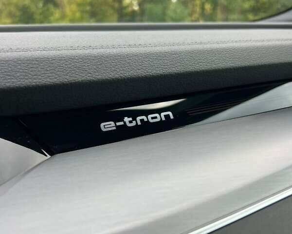Серый Ауди E-Tron, объемом двигателя 0 л и пробегом 125 тыс. км за 34999 $, фото 76 на Automoto.ua