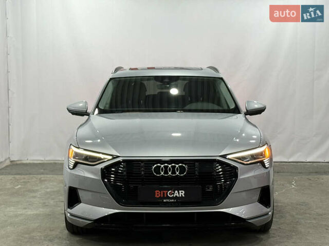 Серый Ауди E-Tron, объемом двигателя 0 л и пробегом 44 тыс. км за 33000 $, фото 2 на Automoto.ua