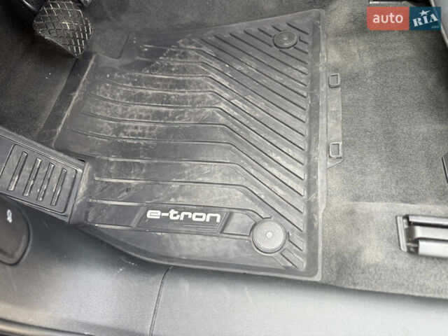 Серый Ауди E-Tron, объемом двигателя 0 л и пробегом 40 тыс. км за 34999 $, фото 22 на Automoto.ua