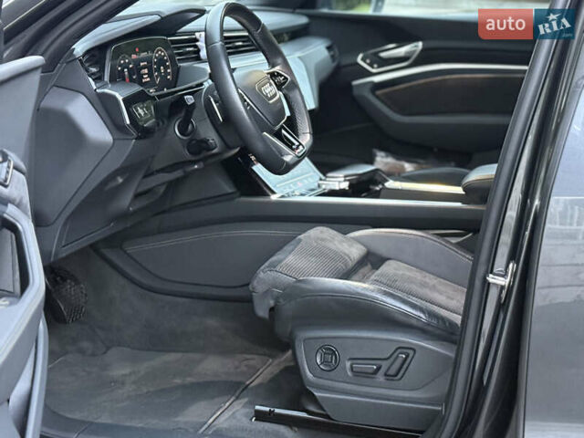 Серый Ауди E-Tron, объемом двигателя 0 л и пробегом 28 тыс. км за 34900 $, фото 31 на Automoto.ua