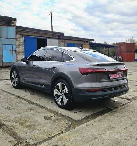 Серый Ауди E-Tron, объемом двигателя 0 л и пробегом 116 тыс. км за 35500 $, фото 2 на Automoto.ua