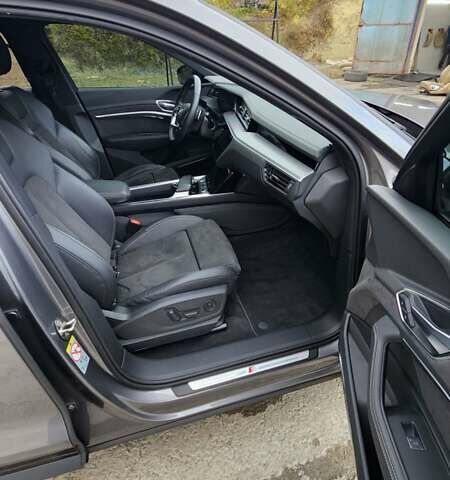 Серый Ауди E-Tron, объемом двигателя 0 л и пробегом 116 тыс. км за 35500 $, фото 7 на Automoto.ua