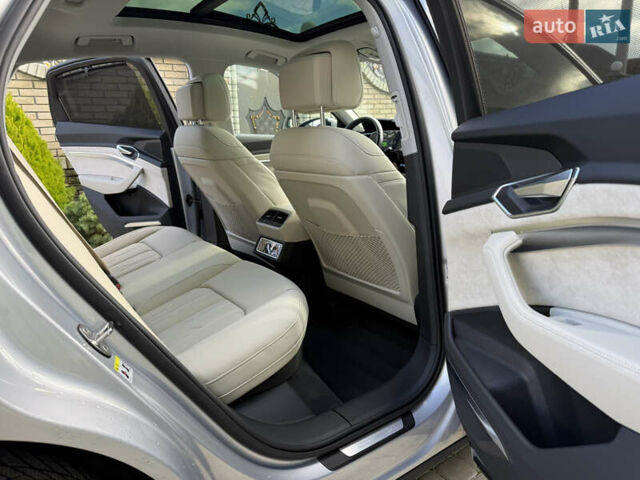 Серый Ауди E-Tron, объемом двигателя 0 л и пробегом 130 тыс. км за 37000 $, фото 102 на Automoto.ua