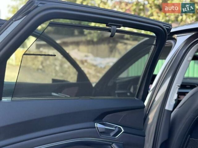 Серый Ауди E-Tron, объемом двигателя 0 л и пробегом 59 тыс. км за 37396 $, фото 25 на Automoto.ua