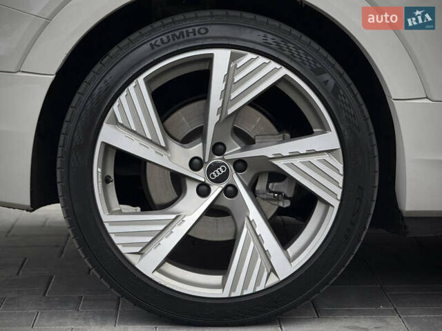 Серый Ауди E-Tron, объемом двигателя 0 л и пробегом 36 тыс. км за 45445 $, фото 141 на Automoto.ua