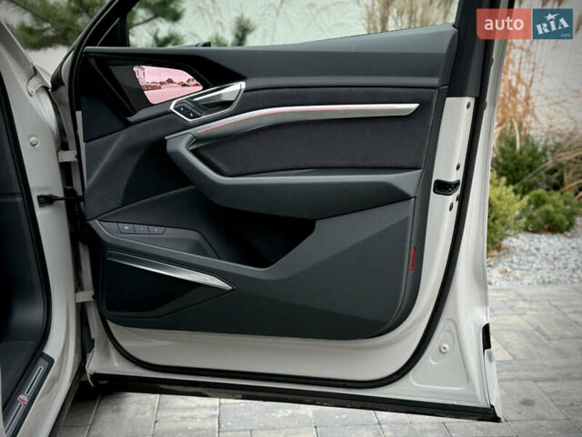 Серый Ауди E-Tron, объемом двигателя 0 л и пробегом 36 тыс. км за 45445 $, фото 87 на Automoto.ua