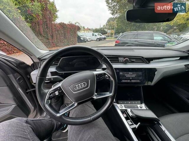 Серый Ауди E-Tron, объемом двигателя 0 л и пробегом 153 тыс. км за 28500 $, фото 5 на Automoto.ua