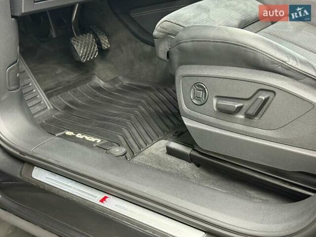 Сірий Ауді E-Tron, об'ємом двигуна 0 л та пробігом 86 тис. км за 37423 $, фото 20 на Automoto.ua