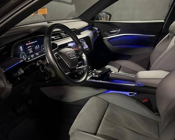 Серый Ауди E-Tron, объемом двигателя 0 л и пробегом 47 тыс. км за 40500 $, фото 23 на Automoto.ua
