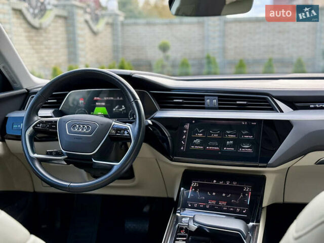 Серый Ауди E-Tron, объемом двигателя 0 л и пробегом 130 тыс. км за 37000 $, фото 61 на Automoto.ua