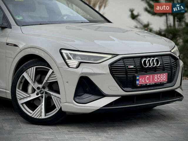 Серый Ауди E-Tron, объемом двигателя 0 л и пробегом 36 тыс. км за 45445 $, фото 12 на Automoto.ua