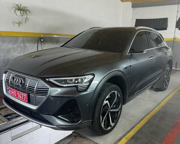 Серый Ауди E-Tron, объемом двигателя 0 л и пробегом 203 тыс. км за 29950 $, фото 52 на Automoto.ua