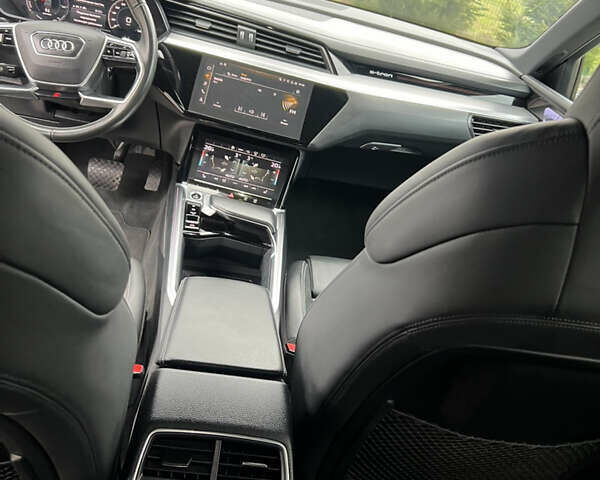 Сірий Ауді E-Tron, об'ємом двигуна 0 л та пробігом 90 тис. км за 36200 $, фото 17 на Automoto.ua
