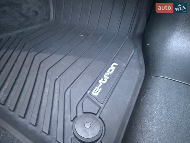 Серый Ауди E-Tron, объемом двигателя 0 л и пробегом 78 тыс. км за 33000 $, фото 25 на Automoto.ua