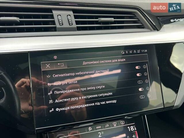 Серый Ауди E-Tron, объемом двигателя 0 л и пробегом 125 тыс. км за 34999 $, фото 68 на Automoto.ua