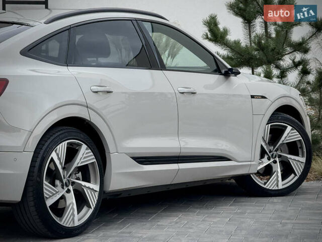 Серый Ауди E-Tron, объемом двигателя 0 л и пробегом 36 тыс. км за 45445 $, фото 45 на Automoto.ua