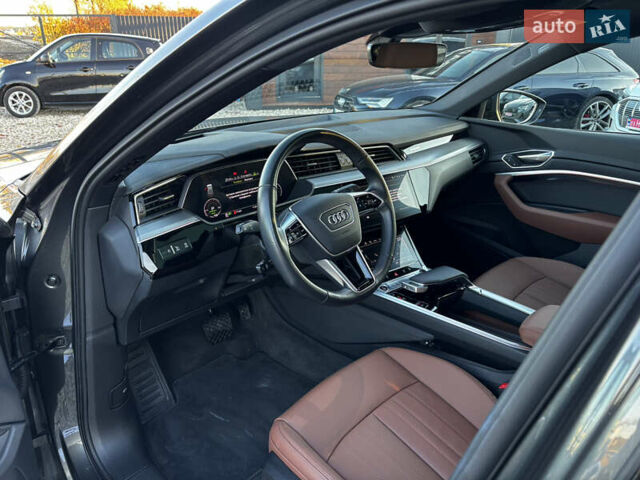 Серый Ауди E-Tron, объемом двигателя 0 л и пробегом 70 тыс. км за 42850 $, фото 23 на Automoto.ua