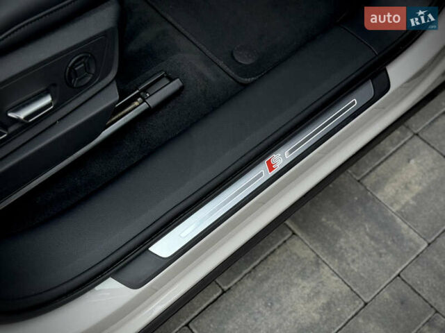 Серый Ауди E-Tron, объемом двигателя 0 л и пробегом 36 тыс. км за 45445 $, фото 92 на Automoto.ua