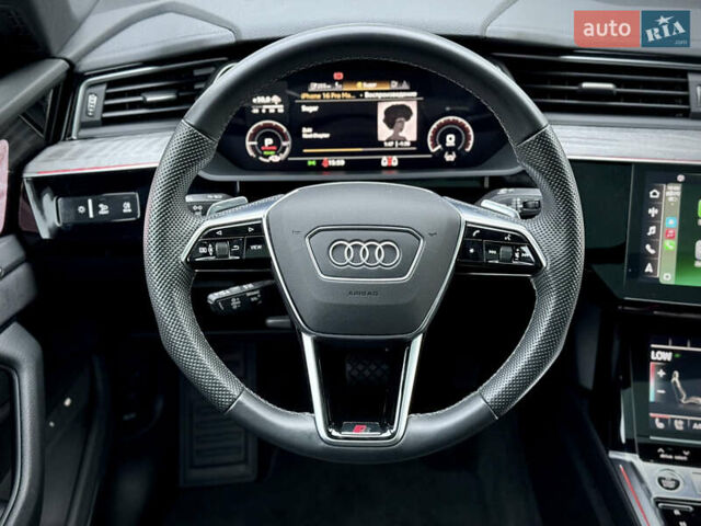 Серый Ауди E-Tron, объемом двигателя 0 л и пробегом 36 тыс. км за 45445 $, фото 125 на Automoto.ua