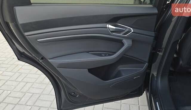 Сірий Ауді E-Tron, об'ємом двигуна 0 л та пробігом 110 тис. км за 29999 $, фото 50 на Automoto.ua