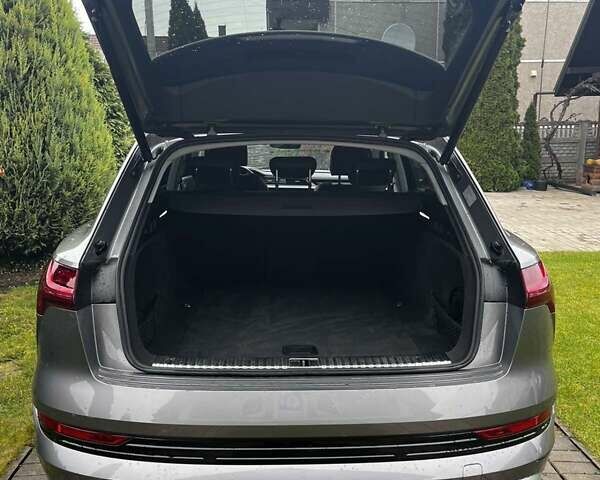 Серый Ауди E-Tron, объемом двигателя 0 л и пробегом 165 тыс. км за 33000 $, фото 13 на Automoto.ua