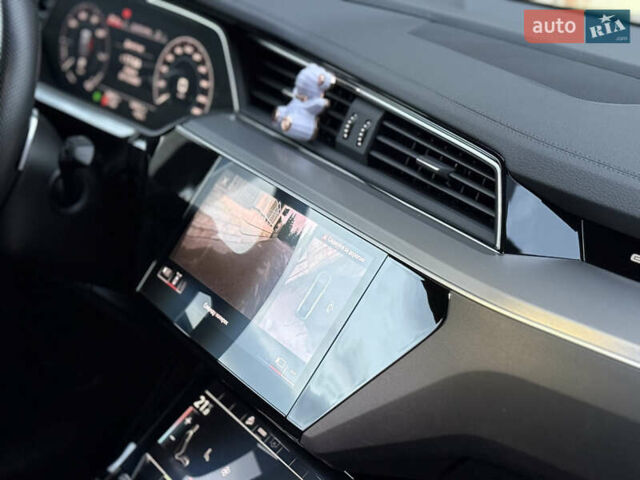 Серый Ауди E-Tron, объемом двигателя 0 л и пробегом 28 тыс. км за 34900 $, фото 45 на Automoto.ua