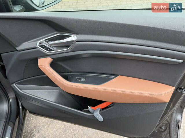 Серый Ауди E-Tron, объемом двигателя 0 л и пробегом 126 тыс. км за 29999 $, фото 38 на Automoto.ua