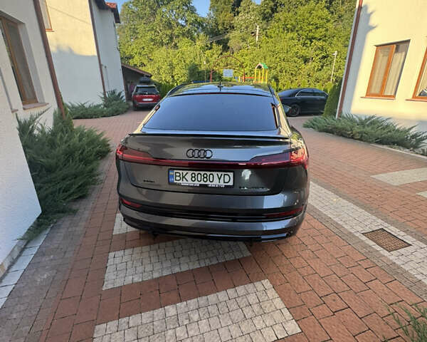 Серый Ауди E-Tron, объемом двигателя 0 л и пробегом 29 тыс. км за 45500 $, фото 12 на Automoto.ua