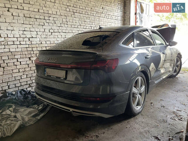 Серый Ауди E-Tron, объемом двигателя 0 л и пробегом 32 тыс. км за 9900 $, фото 2 на Automoto.ua