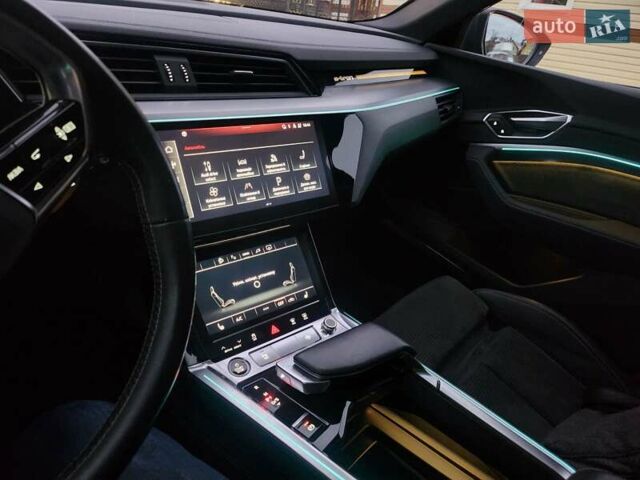 Сірий Ауді E-Tron, об'ємом двигуна 0 л та пробігом 117 тис. км за 27200 $, фото 20 на Automoto.ua