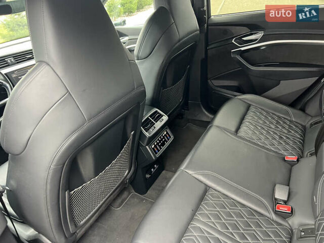 Серый Ауди E-Tron, объемом двигателя 0 л и пробегом 90 тыс. км за 38300 $, фото 13 на Automoto.ua