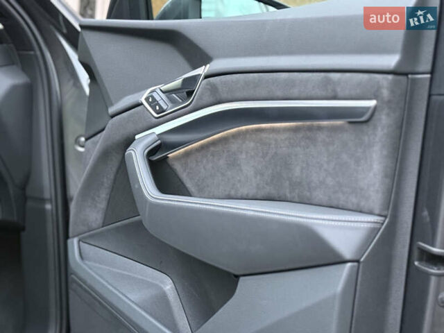 Серый Ауди E-Tron, объемом двигателя 0 л и пробегом 28 тыс. км за 34900 $, фото 41 на Automoto.ua