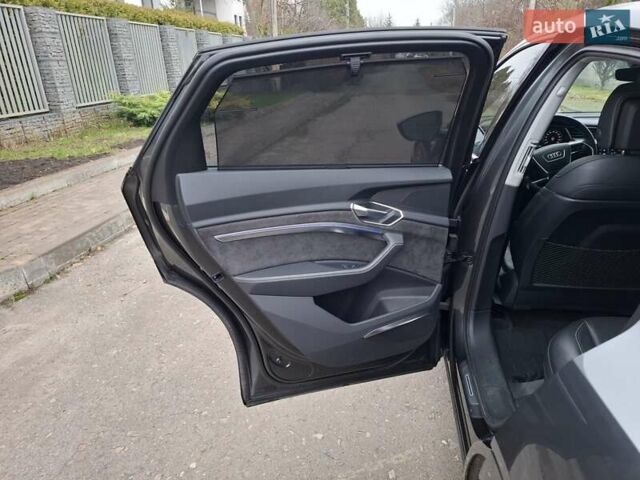 Сірий Ауді E-Tron, об'ємом двигуна 0 л та пробігом 43 тис. км за 41999 $, фото 17 на Automoto.ua