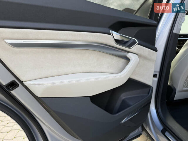 Серый Ауди E-Tron, объемом двигателя 0 л и пробегом 130 тыс. км за 37000 $, фото 109 на Automoto.ua