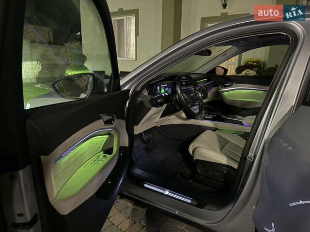 Серый Ауди E-Tron, объемом двигателя 0 л и пробегом 130 тыс. км за 37000 $, фото 3 на Automoto.ua