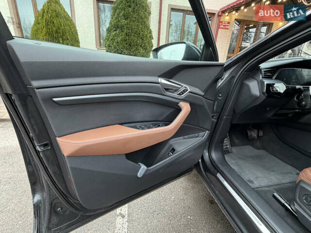 Серый Ауди E-Tron, объемом двигателя 0 л и пробегом 126 тыс. км за 29999 $, фото 33 на Automoto.ua