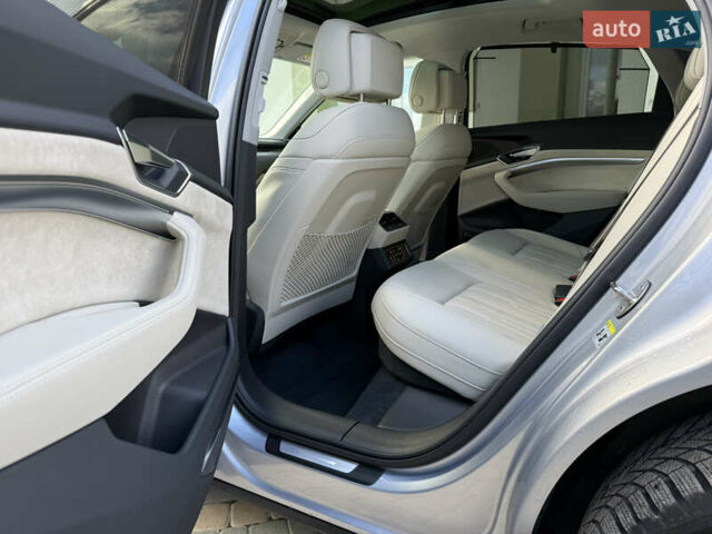 Серый Ауди E-Tron, объемом двигателя 0 л и пробегом 130 тыс. км за 37000 $, фото 111 на Automoto.ua