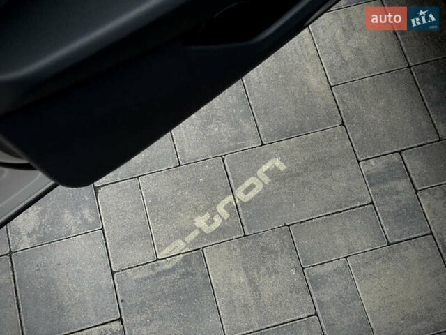 Серый Ауди E-Tron, объемом двигателя 0 л и пробегом 36 тыс. км за 45445 $, фото 84 на Automoto.ua