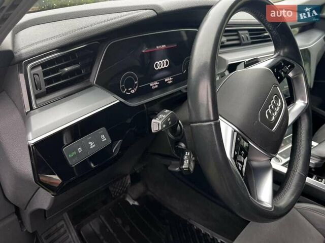 Серый Ауди E-Tron, объемом двигателя 0 л и пробегом 165 тыс. км за 33000 $, фото 25 на Automoto.ua