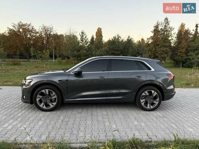Серый Ауди E-Tron, объемом двигателя 0 л и пробегом 44 тыс. км за 33900 $, фото 38 на Automoto.ua